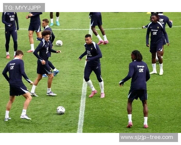 某著名足球球星成功收购足球队并担任俱乐部重要职务引发广泛关注 某著名足球球星成功收购足球队并担任俱乐部重要职务引发广泛关注