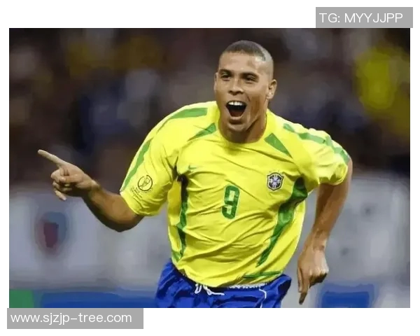 聚焦7号足球巨星：从荣耀时刻到挑战新高峰的传奇之路